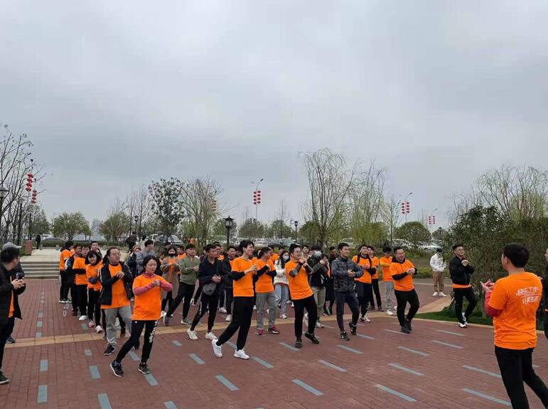 环球咨询开展健身跑步活动