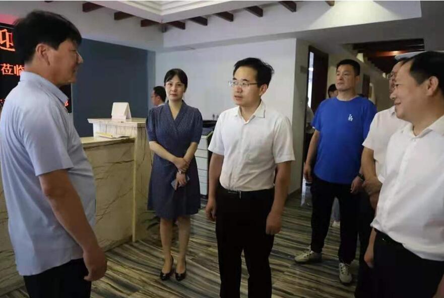 青山湖区区委书记袁一旦莅临江西银信工程造价咨询有限公司指导工作