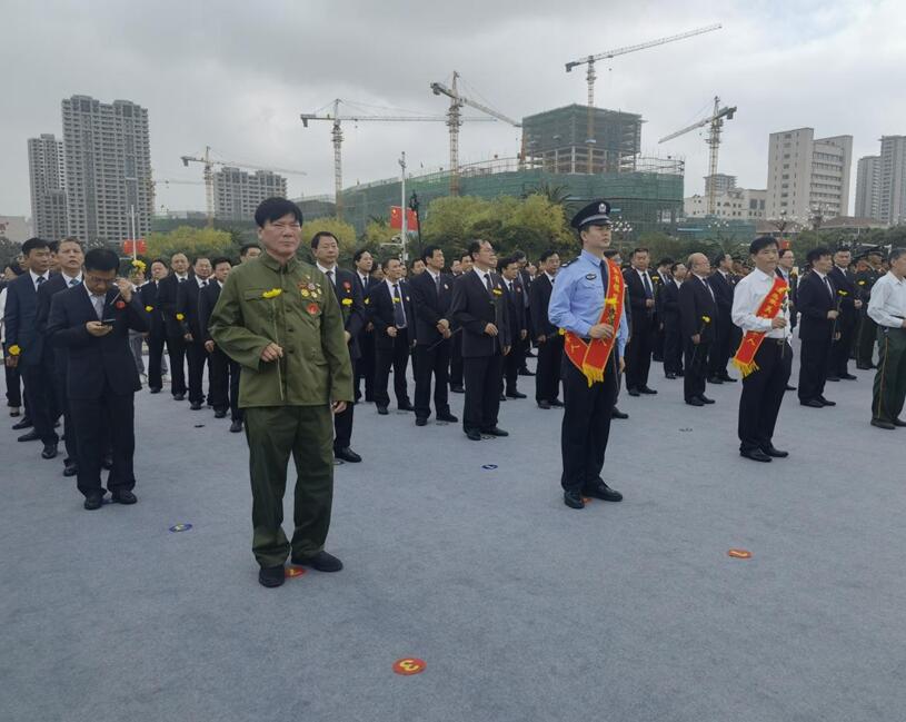 江西银信参加广场烈士纪念日活动