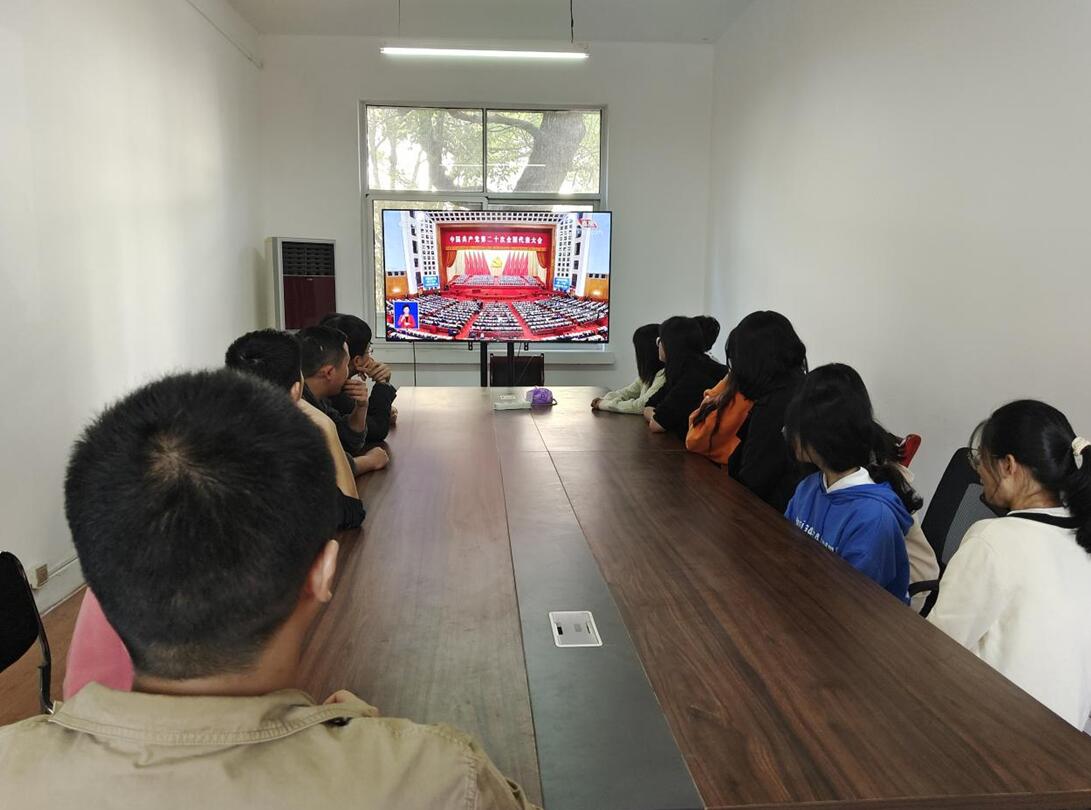 江西磊实公司组织员工收看党的二十大开幕式