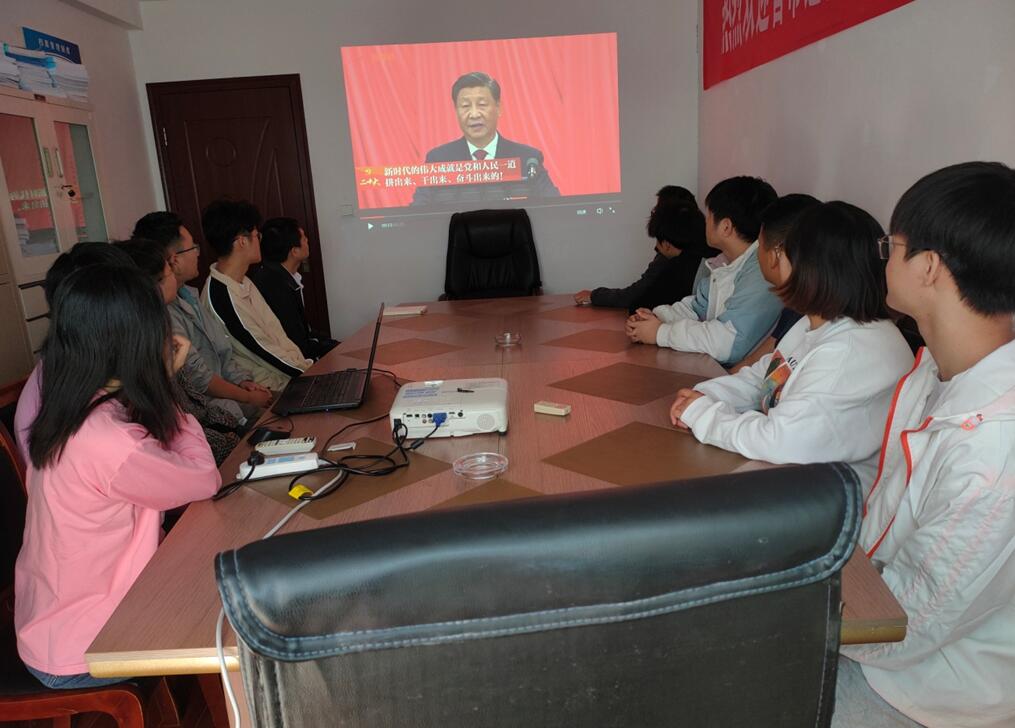 江西中大公司组织员工收看党的二十大开幕式