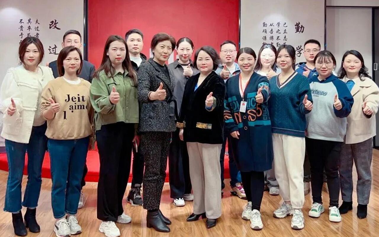 江西宝利恒公司欢庆三八国际妇女节活动