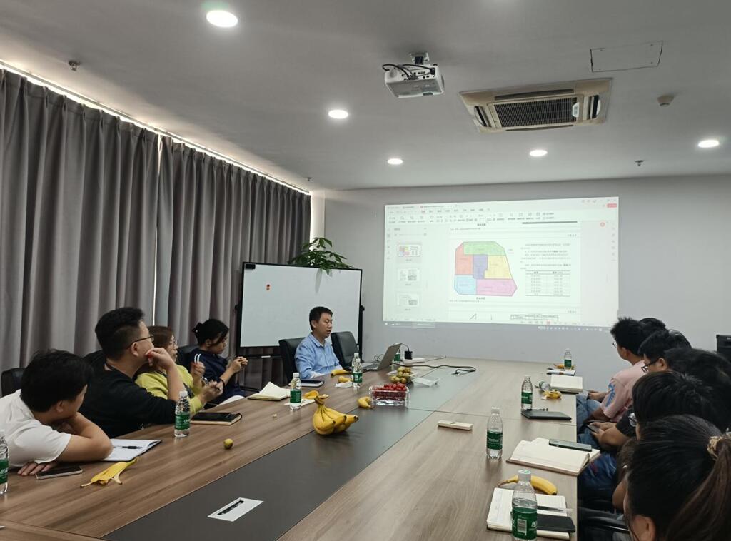 致合公司组织员工培训学习