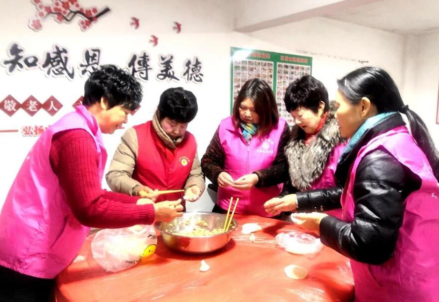 江西丰展公司走进村居开展敬老公益活动