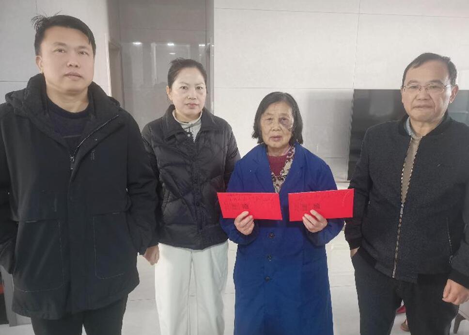 江西鑫磊公司慰问困难职工