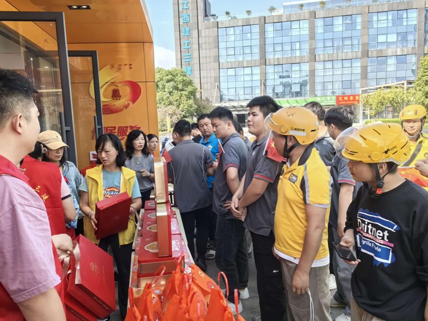 江西万隆中审公司联合上上城社区党总支开展党建活动