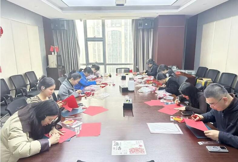 江咨工程公司团委开展“非遗润新春 青春传文脉”主题团日活动