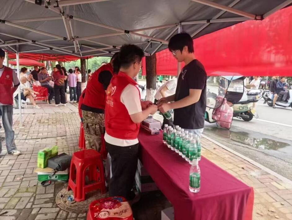 江西新立公司积极参加社区高考志愿者活动